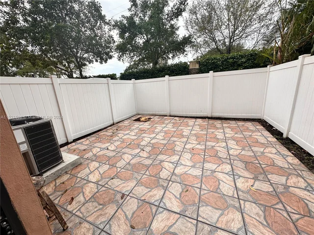 8860 W 35th Way, Hialeah FL 33018