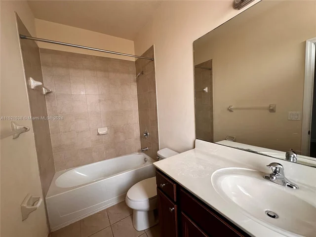 8860 W 35th Way, Hialeah FL 33018