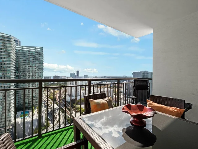 999 SW 1st Ave # 2504, Miami FL 33130