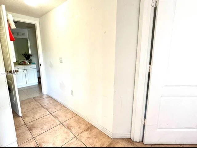 9340 Fontainebleau Blvd # W201, Miami FL 33172