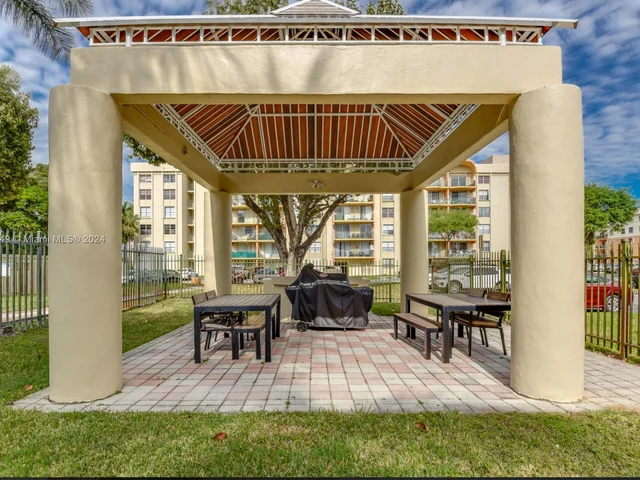 9340 Fontainebleau Blvd # W201, Miami FL 33172