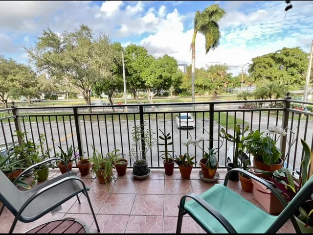 9340 Fontainebleau Blvd # W201, Miami FL 33172