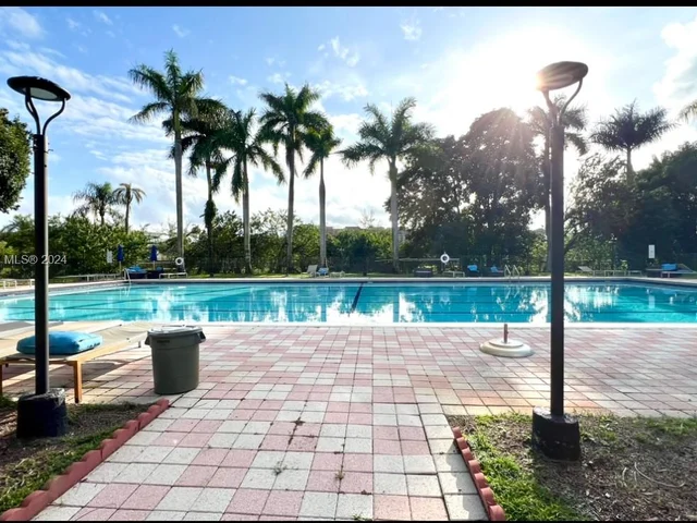 9340 Fontainebleau Blvd # W201, Miami FL 33172