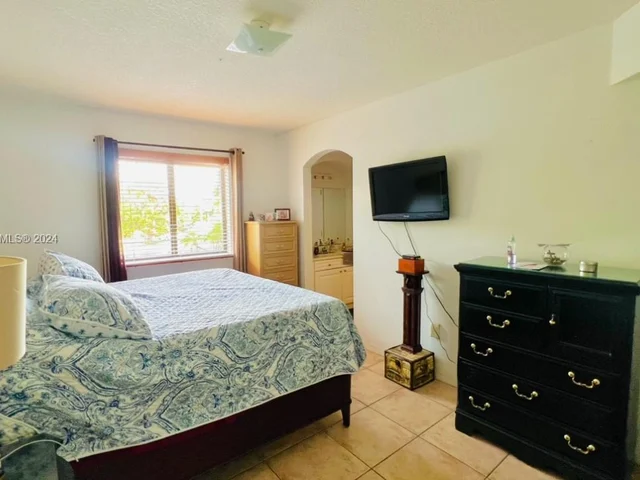 9340 Fontainebleau Blvd # W201, Miami FL 33172