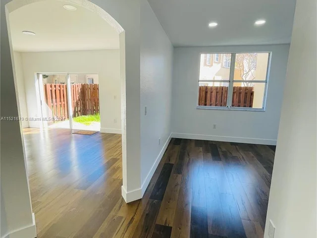 1570 NE 33rd Road # 11, Homestead FL 33033