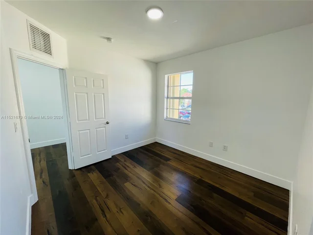 1570 NE 33rd Road # 11, Homestead FL 33033