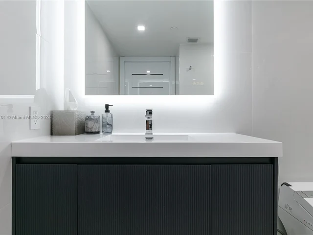 21205 Yacht Club Dr # 407, Aventura FL 33180