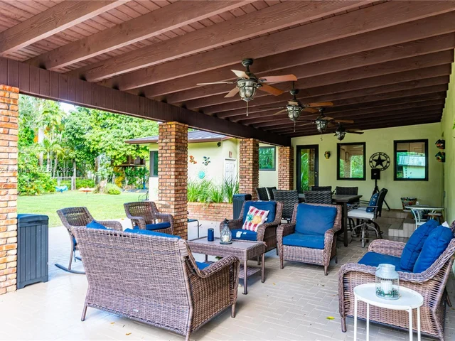 18200 SW 296th St, Homestead FL 33030