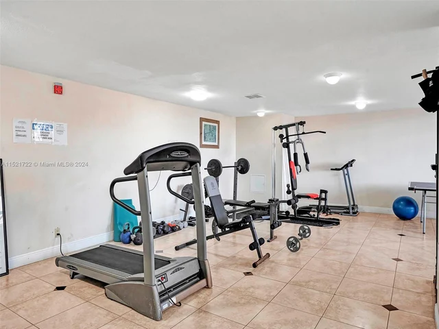 427 Golden Isles Dr # 5J, Hallandale Beach FL 33009