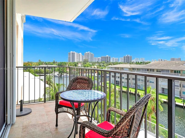 427 Golden Isles Dr # 5J, Hallandale Beach FL 33009