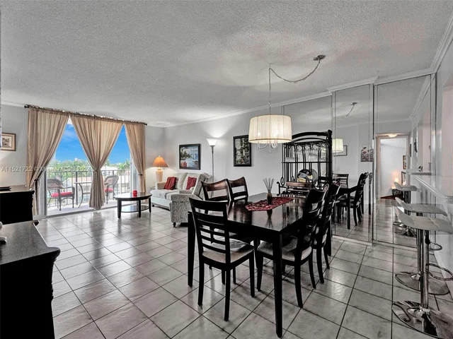 427 Golden Isles Dr # 5J, Hallandale Beach FL 33009