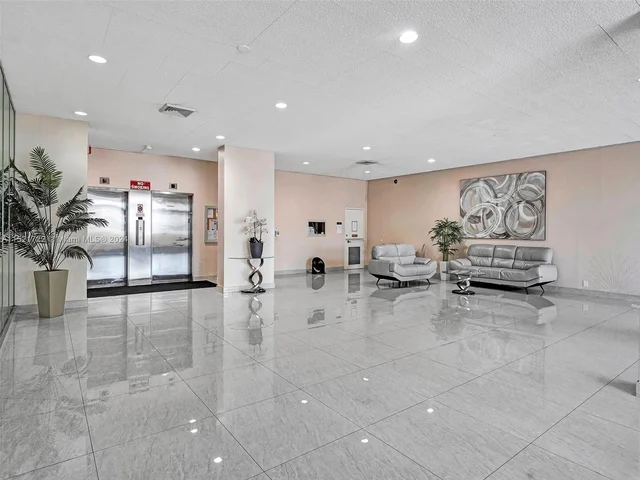 427 Golden Isles Dr # 5J, Hallandale Beach FL 33009