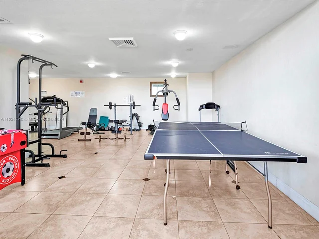 427 Golden Isles Dr # 5J, Hallandale Beach FL 33009