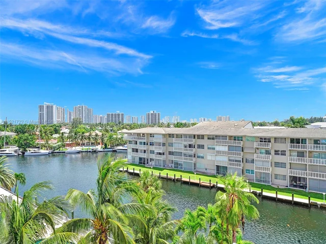 427 Golden Isles Dr # 5J, Hallandale Beach FL 33009