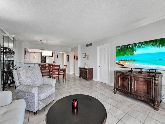 427 Golden Isles Dr # 5J, Hallandale Beach FL 33009