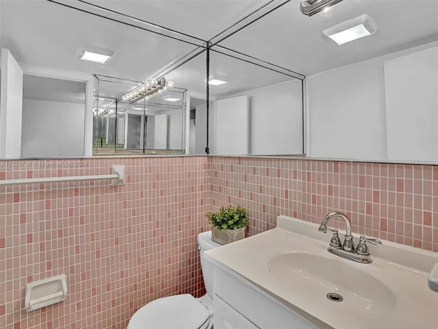 320 S Surf Rd # 402, Hollywood FL 33019