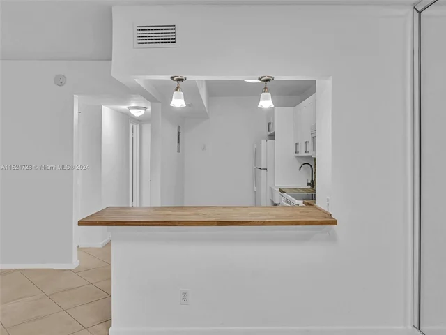 320 S Surf Rd # 402, Hollywood FL 33019