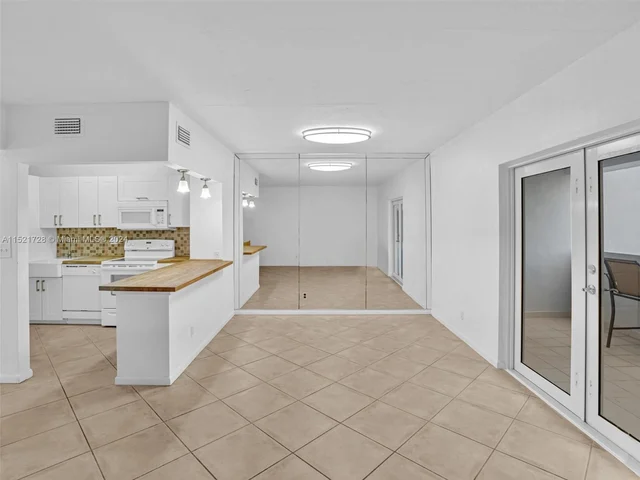 320 S Surf Rd # 402, Hollywood FL 33019