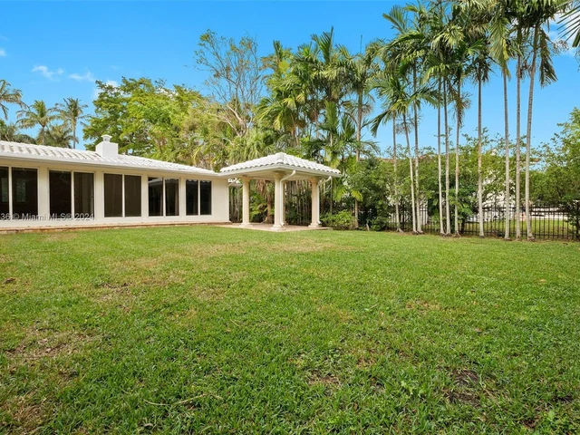 247 Bal Bay Dr, Bal Harbour FL 33154