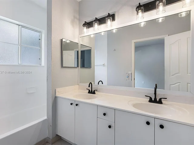 8440 SW 150th Ave, Miami FL 33193