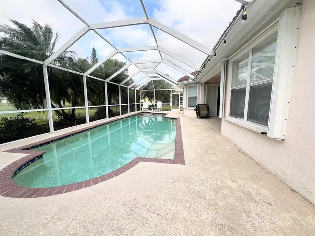 2710 Augusta Dr, Homestead FL 33035