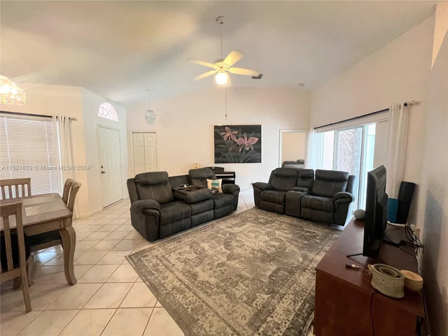 2710 Augusta Dr, Homestead FL 33035