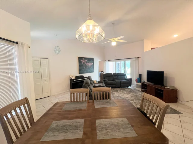 2710 Augusta Dr, Homestead FL 33035