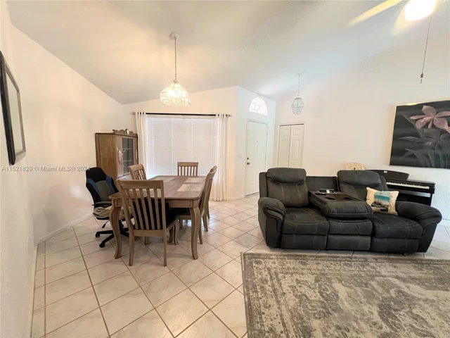 2710 Augusta Dr, Homestead FL 33035