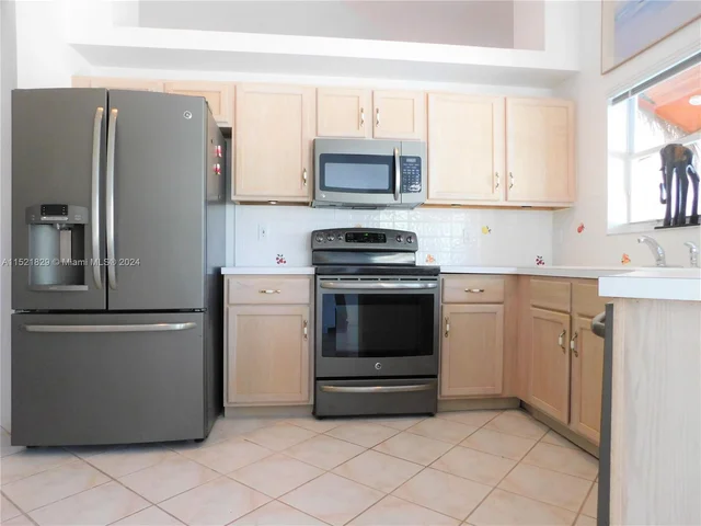 2710 Augusta Dr, Homestead FL 33035