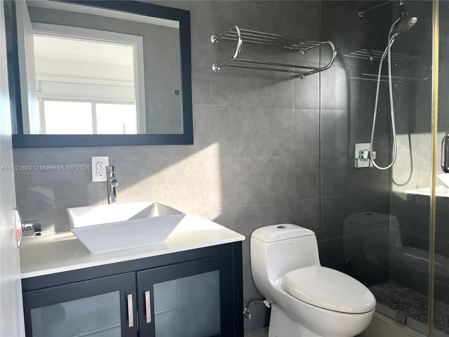 7700 Tatum Waterway Dr # 302, Miami Beach FL 33141