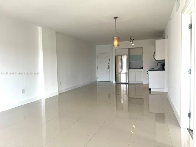 7700 Tatum Waterway Dr # 302, Miami Beach FL 33141