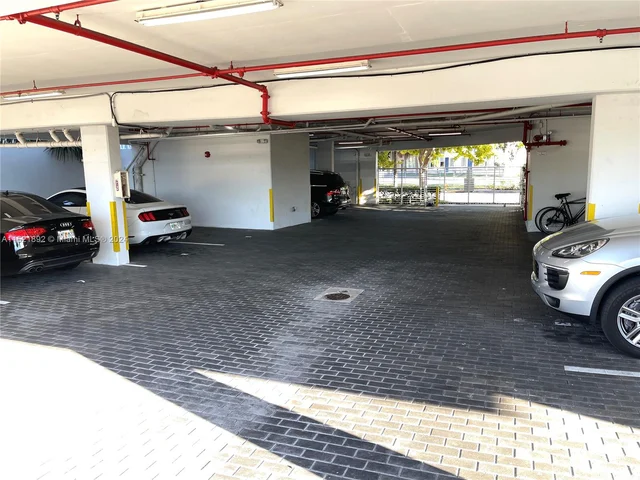 7700 Tatum Waterway Dr # 302, Miami Beach FL 33141