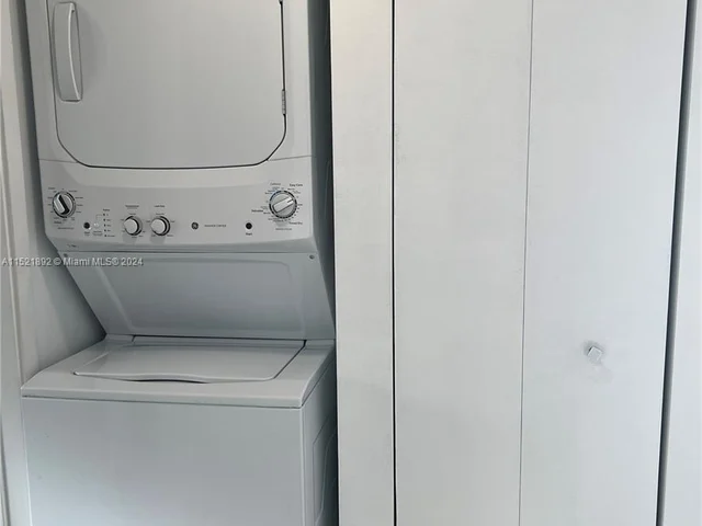 7700 Tatum Waterway Dr # 302, Miami Beach FL 33141