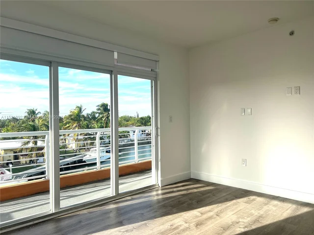 7700 Tatum Waterway Dr # 302, Miami Beach FL 33141