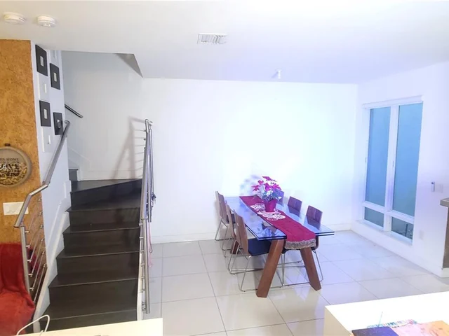 10545 NW 64th Way, Doral FL 33178