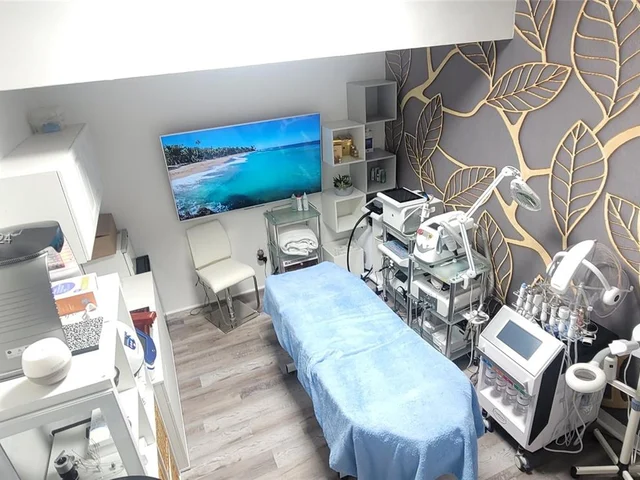 10545 NW 64th Way, Doral FL 33178