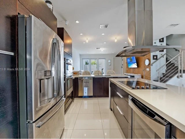 10545 NW 64th Way, Doral FL 33178