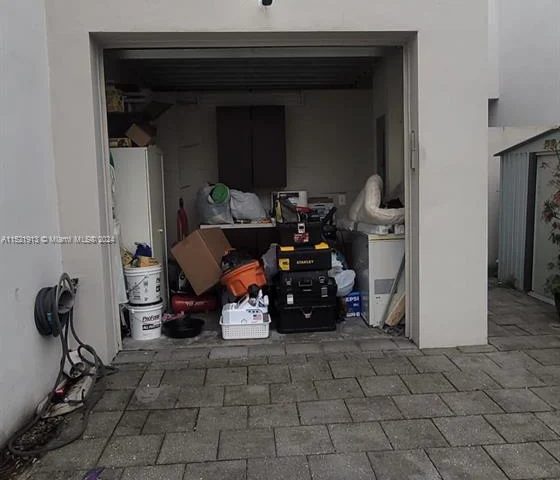 10545 NW 64th Way, Doral FL 33178