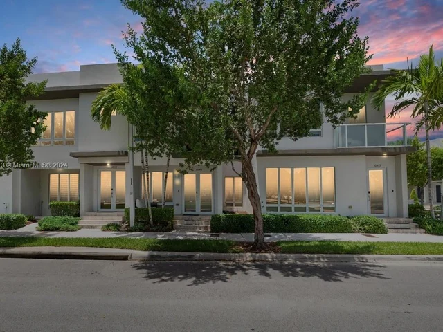 10545 NW 64th Way, Doral FL 33178