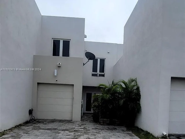 10545 NW 64th Way, Doral FL 33178