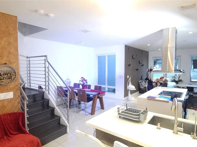 10545 NW 64th Way, Doral FL 33178