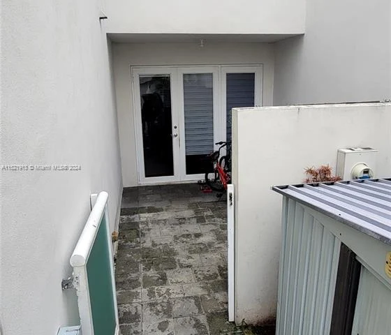 10545 NW 64th Way, Doral FL 33178