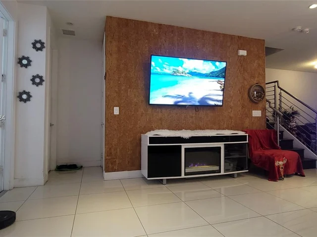 10545 NW 64th Way, Doral FL 33178