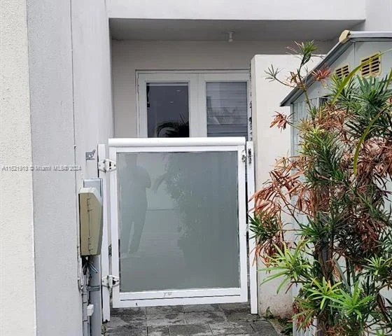 10545 NW 64th Way, Doral FL 33178