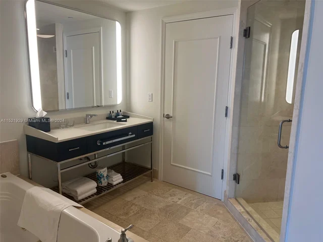 4401 Collins Ave # 2815, Miami Beach FL 33140