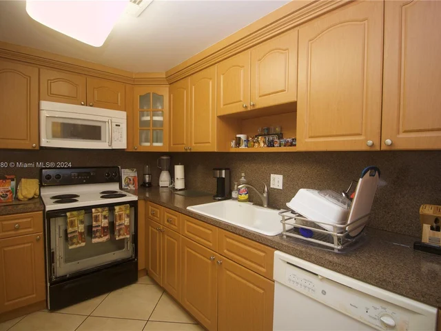 4000 N Hills Dr # 3, Hollywood FL 33021