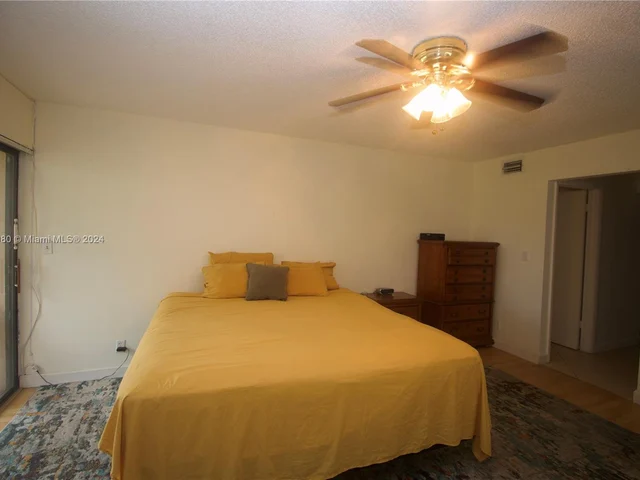 4000 N Hills Dr # 3, Hollywood FL 33021