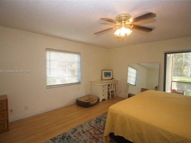 4000 N Hills Dr # 3, Hollywood FL 33021