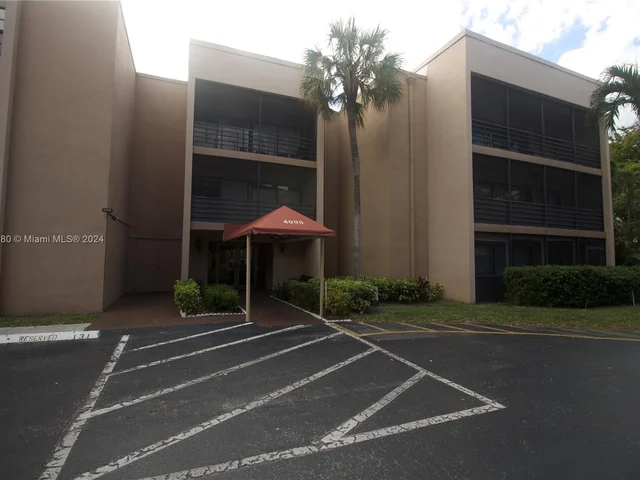 4000 N Hills Dr # 3, Hollywood FL 33021