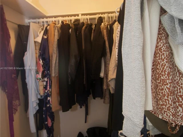 4000 N Hills Dr # 3, Hollywood FL 33021